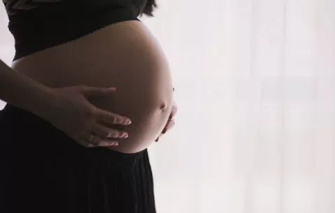 Gremio médico rechaza proyecto sobre identidad para bebés fallecidos en el vientre materno