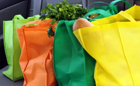 $12 mil en multa aplica la Acodeco por incumplimiento del uso de bolsas reutilizables