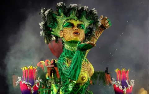 Brasil vibra al ritmo de la samba en su primer día de Carnaval