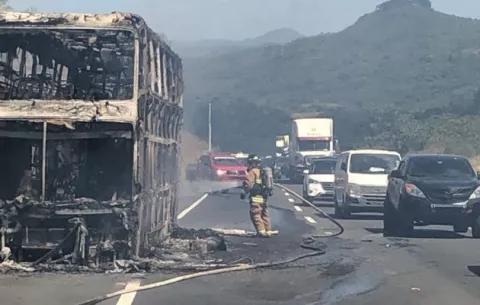 Se incendia bus de la ruta Panamá-David en Los Ruices de Veraguas 
