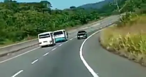 Regata entre buses causa pánico en las calles chiricanas