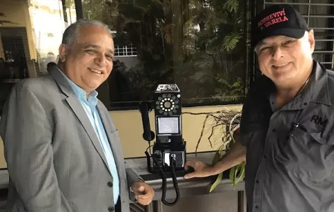 Luis Eduardo Camacho anuncia su renuncia a Cambio Democrático