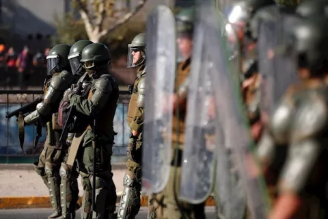 Nuevos choques en Chile tras vuelta de polémico gobernador capitalino