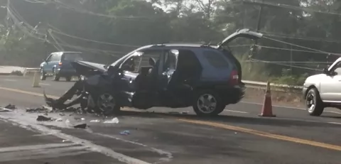Un muerto y cinco heridos en choque frontal en la carretera Panamá-Colón