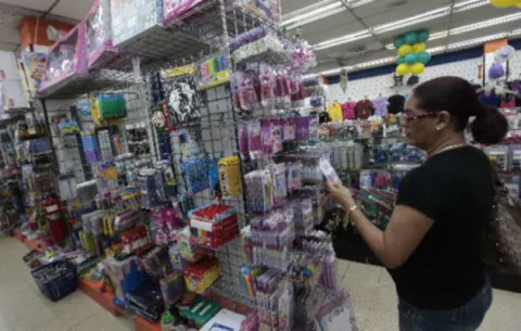 Comerciantes apuestan a las ventas de útiles escolares por encima del Carnaval