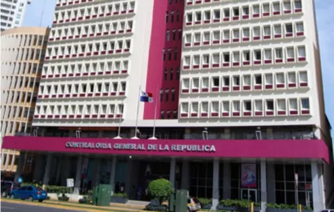 La Contraloría suspende pago de funcionarios