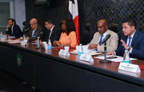 Aprueban en primer debate proyecto que modifica la ley de Contrataciones Públicas