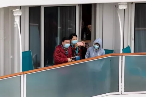 Los ocupantes del crucero atracado en Hong Kong por virus podrán desembarcar