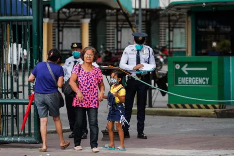 El Gobierno de Filipinas confirma la primera muerte por coronavirus fuera de China