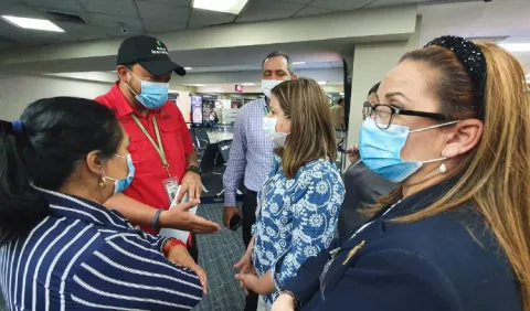 Ministra de salud, Rosario Turner, verifica implementación del protocolo