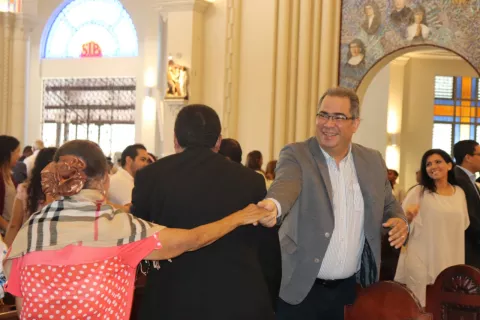 Arquidiócesis de Panamá suspende estrechón de manos, besos y abrazos en las misas