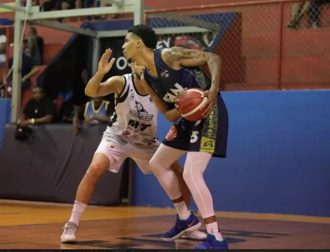 Correcaminos de Colón y Caballos de Coclé jugan la final de LPB