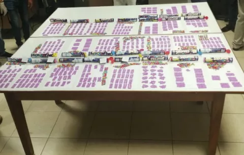 Allanan los Correos Nacionales en Santiago, encuentran golosinas que eran drogas 