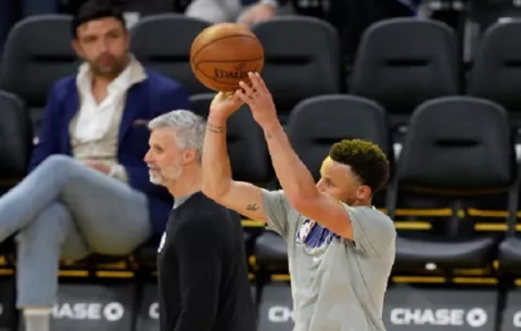 Stephen Curry podría regresar ante Golden State, luego de su lesión