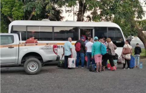 Docentes de áreas de difícil acceso se trasladan para iniciar semana de organización escolar 