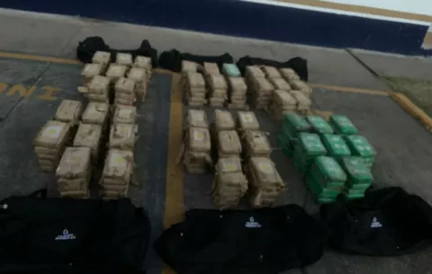 Incautan 230 paquetes de droga dentro de un contenedor en el puerto de Balboa