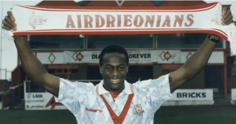 Justin Fashanu, primer futbolista que se declaró públicamente gay entra al  Salón de la Fama