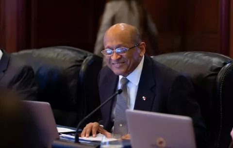 MEF asegura que las finanzas públicas y el déficit fiscal están en control a 8 meses de gestión