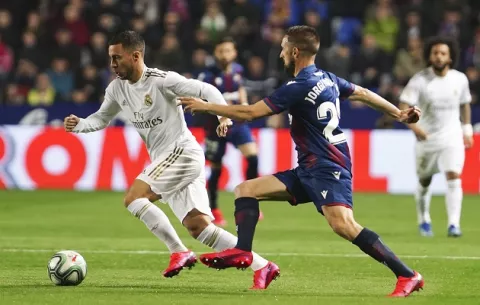 Eden Hazard sufre fisura en el peroné que lo podría dejar fuera el resto de la temporada