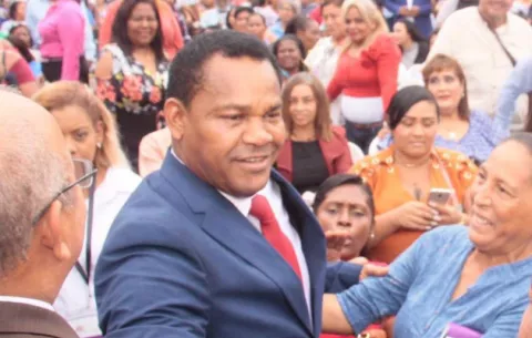 Héctor Valdés Carrasquilla defiende  desembolso de 4 mil dólares mensuales  para su movilización