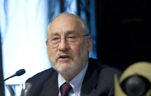 Joseph Stiglitz reclama un "nuevo contrato social" para acabar con la desigualdad