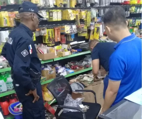 Allanan  cuatro  "casas grandes" y una de ellas operaba en un minisuper en La Chorrera