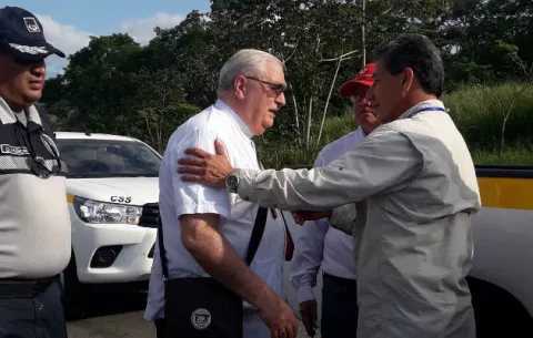 Camioneta  con el Cardenal Lacunza involucrada en colisión de tres vehículos en Guabalá 