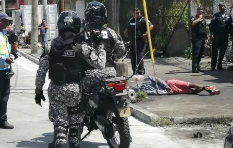 Sicario le dispara, herido logra manejar hasta el hospital, pero fallece
