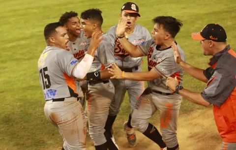 Los Santos empata semifinal contra Herrera y Oeste le pasa por encima a Coclé