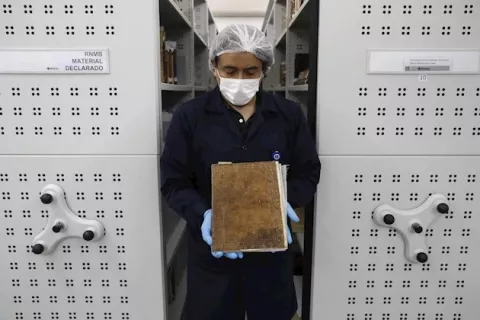 El manuscrito perdido de los incas, una joya histórica recuperada por Perú