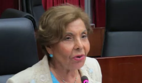 Mayín Correa presenta proyecto que busca solucionar el problema de la basura