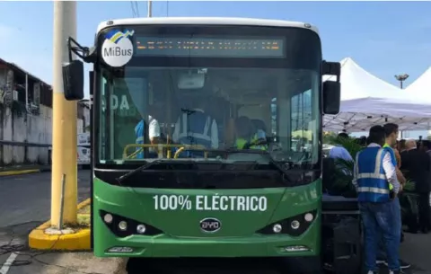 Acuerdan instalar comité que analizará movilidad eléctrica en Panamá