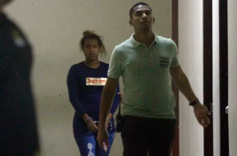 Mujer que arrojó un arma de fuego desde el puente de las Américas pudo haber muerto