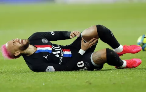 Neymar es baja por lesión en el PSG, pero se va para la discoteca de fiesta
