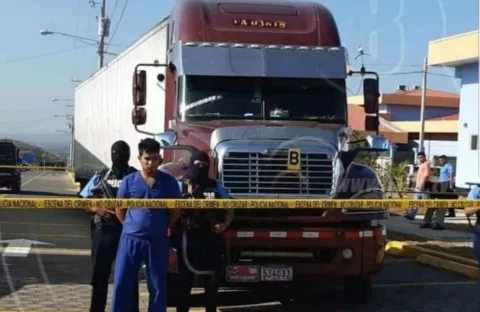 Panameño es detenido en Nicaragua con miles de dólares ocultos en camión 