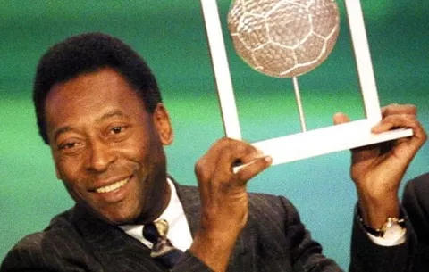 Pelé tranquiliza a la afición: 'Sigo aceptando las limitaciones físicas de la mejor manera posible'