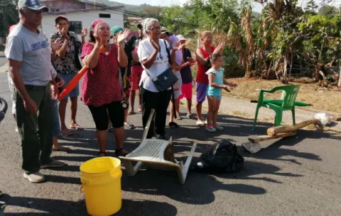 Protestan por falta de agua en el sector de Las Vegas, corregimiento de Arraiján cabecera