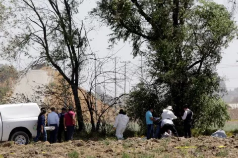 Miles de estudiantes en Puebla, México claman justicia tras la muerte de tres universitarios