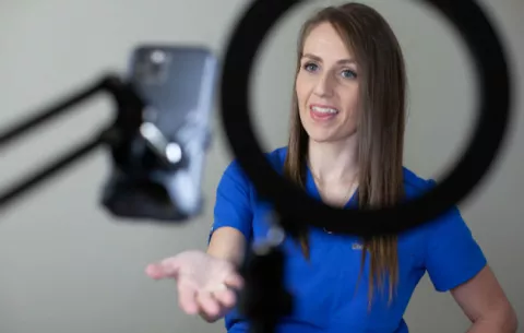 TikTok ayuda a combatir la desinformación en redes sociales