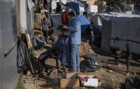 Isla griega lidia con flujo migrante