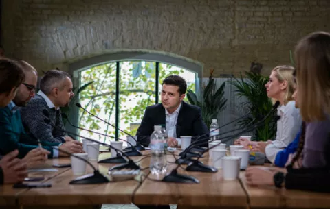Activistas anticorrupción luchan por eliminar los sobornos