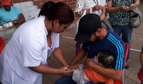 Instan  a vacunar a la población infantil