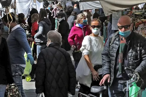 Italia supera los 10.000 muertos,  aunque sigue la tendencia a la baja de contagios y aumentan al doble las altas médicas