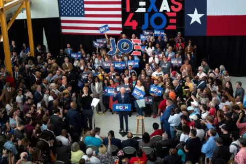 Joe Biden se mide con  Bernie Sanders en el supermartes 