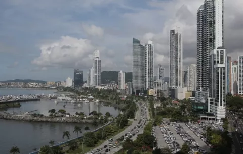 En medio de cautela en el  mundo, Panamá crece solo 3 por ciento