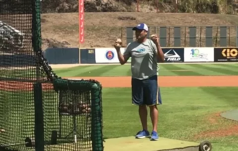 Bruce Chen pone su conocimiento a disposición de la selección de béisbol
