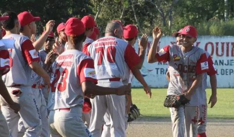 Coclé sigue con vida y extiende la serie final juvenil al Rod Carew