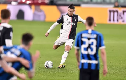 Cristiano Ronaldo no presenta síntomas de coronavirus y permanecerá en Portugal