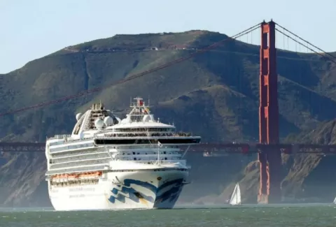 Dos panameños confinados con miles de pasajeros en crucero con casos confirmados de coronavirus