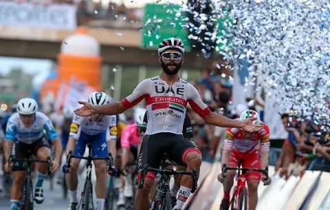 Ciclista colombiano Fernando Gaviria permanece en un hospital de Abu Dabi
